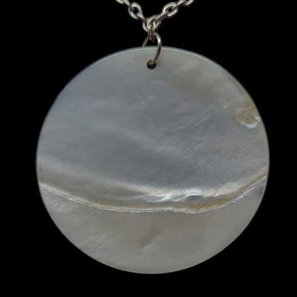 MOTHER OF PEARL LARGE BEACH ABALONE SHELL PENDANT NECKLACE - Picture 3 of 7